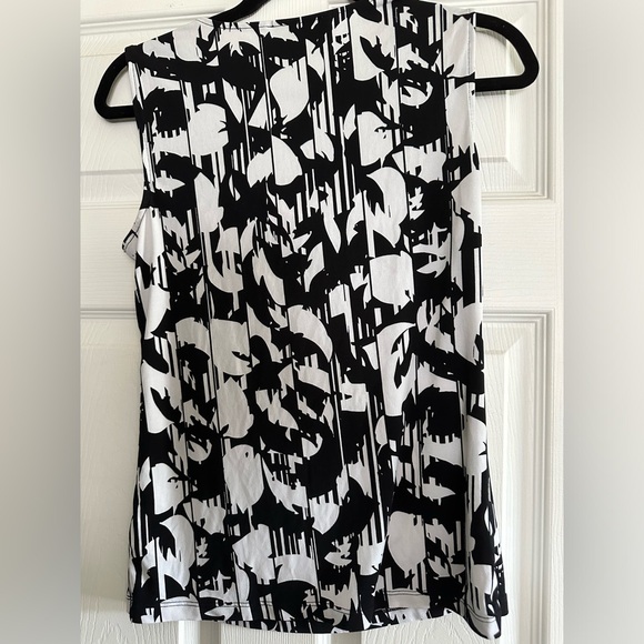 Black and White Tank Top - Picture 2 of 3